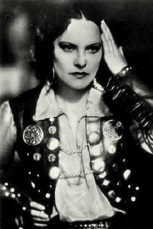 Gina Manès as Lady Leroy in La Mystérieuse Lady