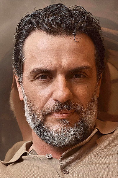 Rodrigo Lombardi as Raj Ananda in India: A Love Story