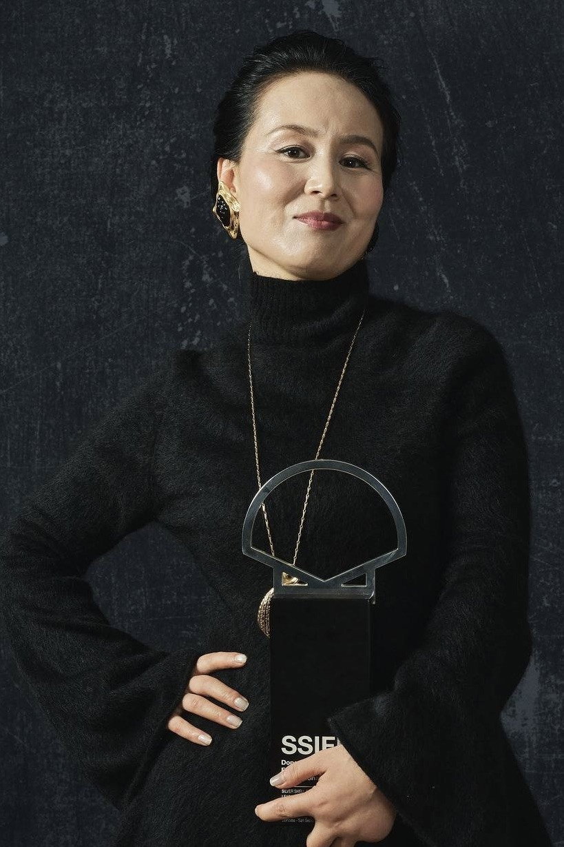 Zhao Xiaohong as Hong in Her Heart Beats in its Cage