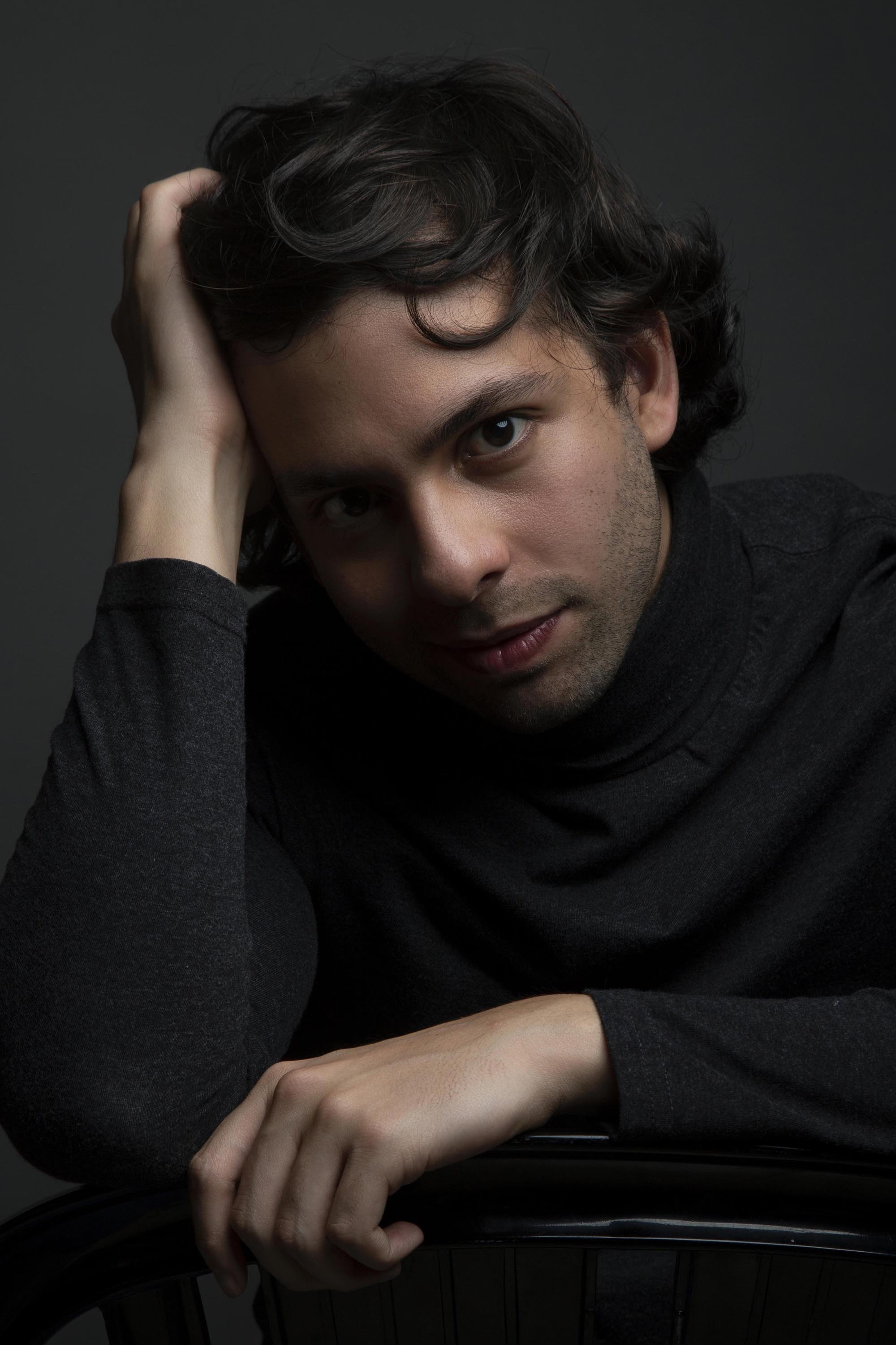 José Mariano Díaz Duarte as Guard in Mrs. Genovese