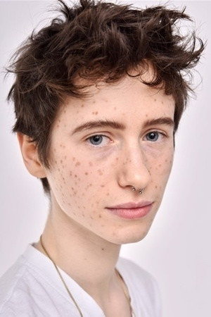 Sukey Willis as Actor 5NG in Scene House