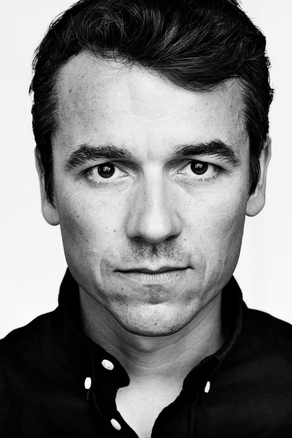 Alexander Khuon as Philipp Stenzel in Frau Jordan stellt gleich