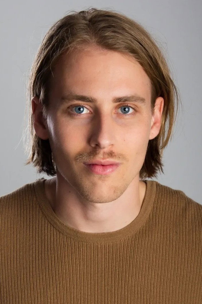 Devin Brochu as Simon in People Like Us
