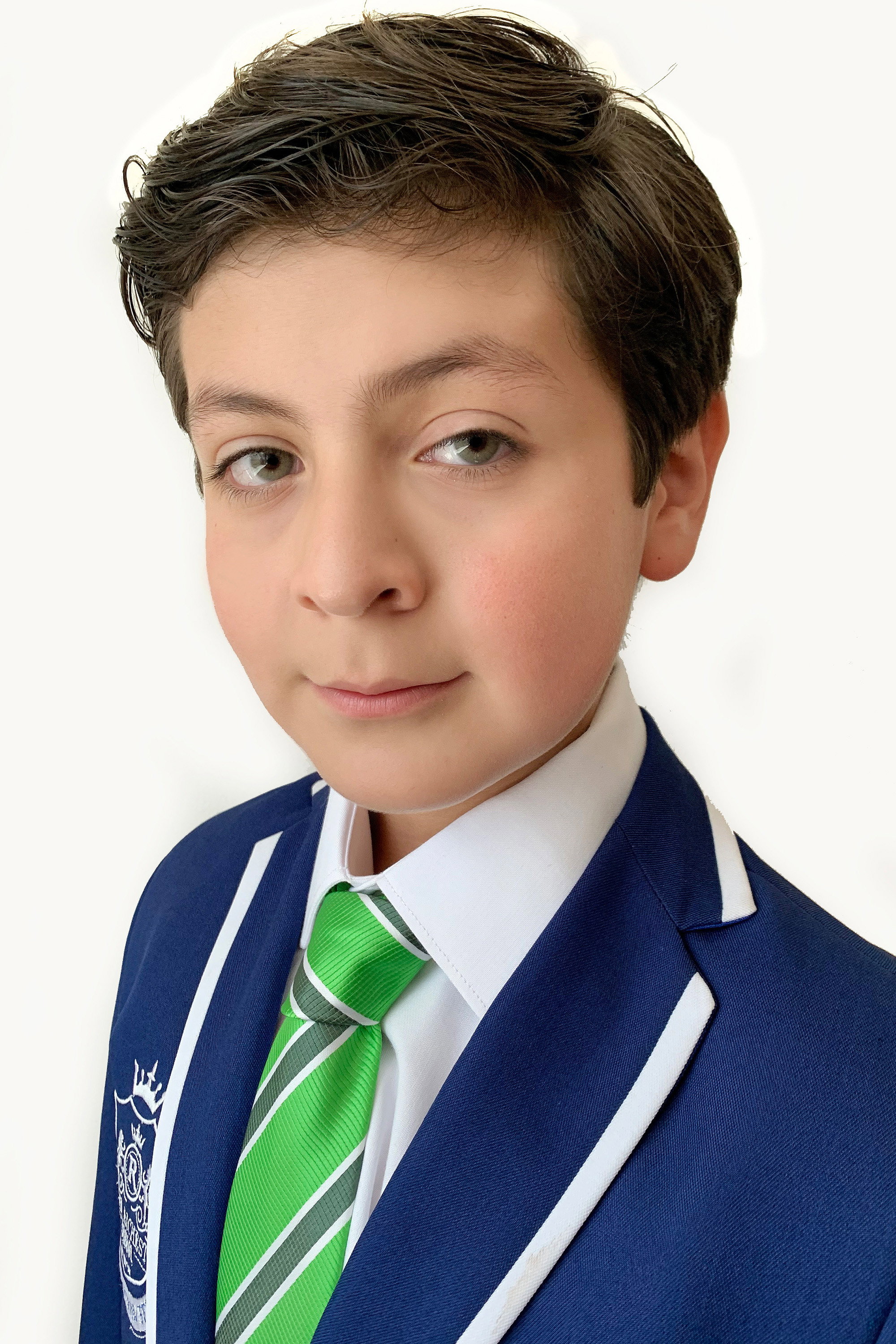 JD Santiago Robledo as Niño Bulleador - Doblaje in Felipe