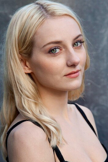 Alexandra Kyle as Megan McCann in Eye for an Eye (Ojo por ojo)