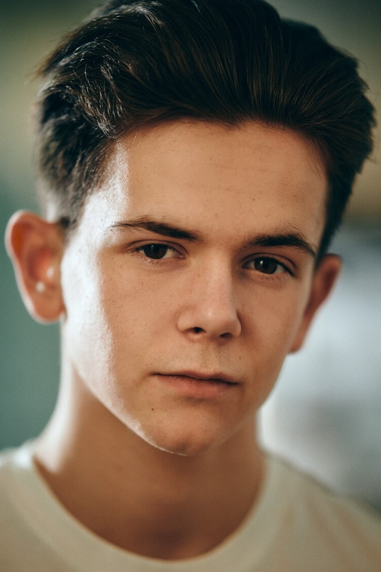 Oaklee Pendergast as Archie in Camping