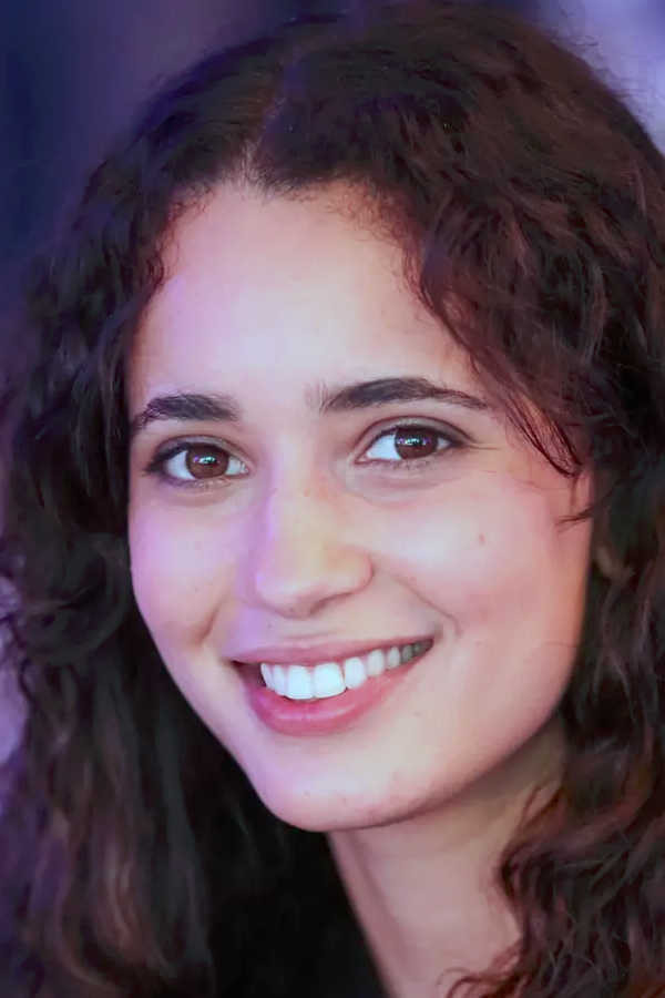 Iman Perez as Adèle in La frontera