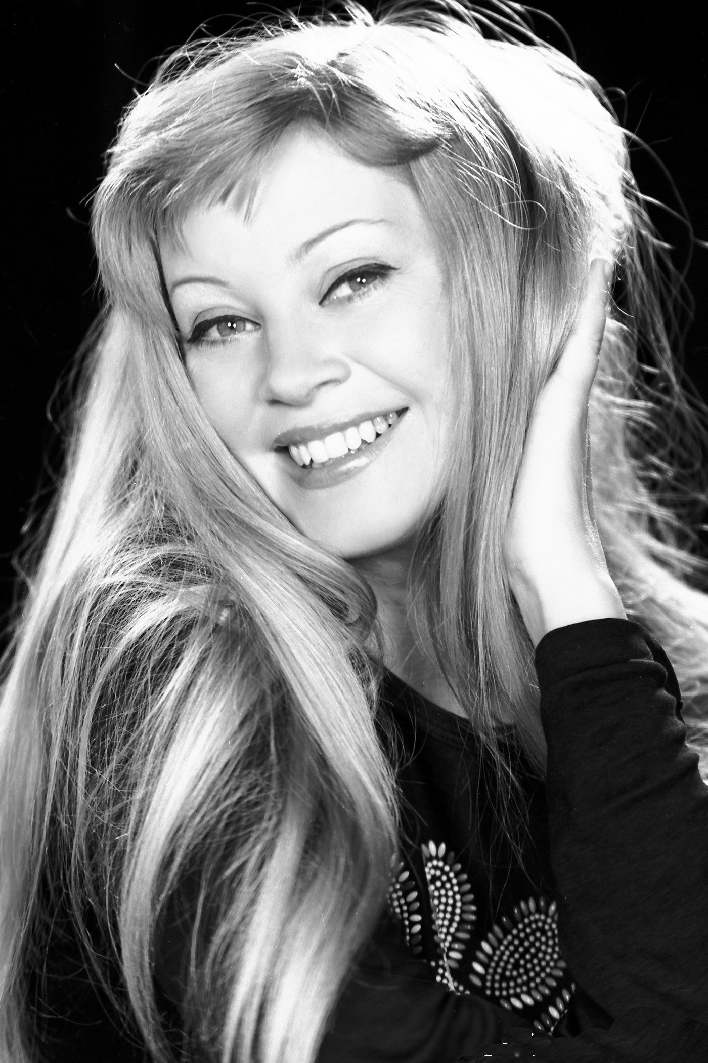 Anna Széles as Magda in Vacanta la mare