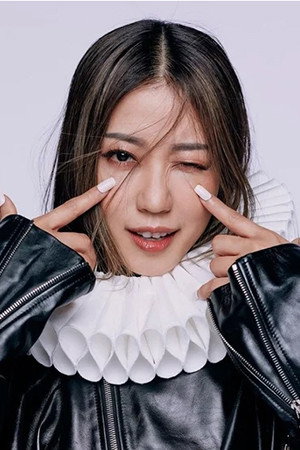 李芯駖 as Amy in Uncle For Rent