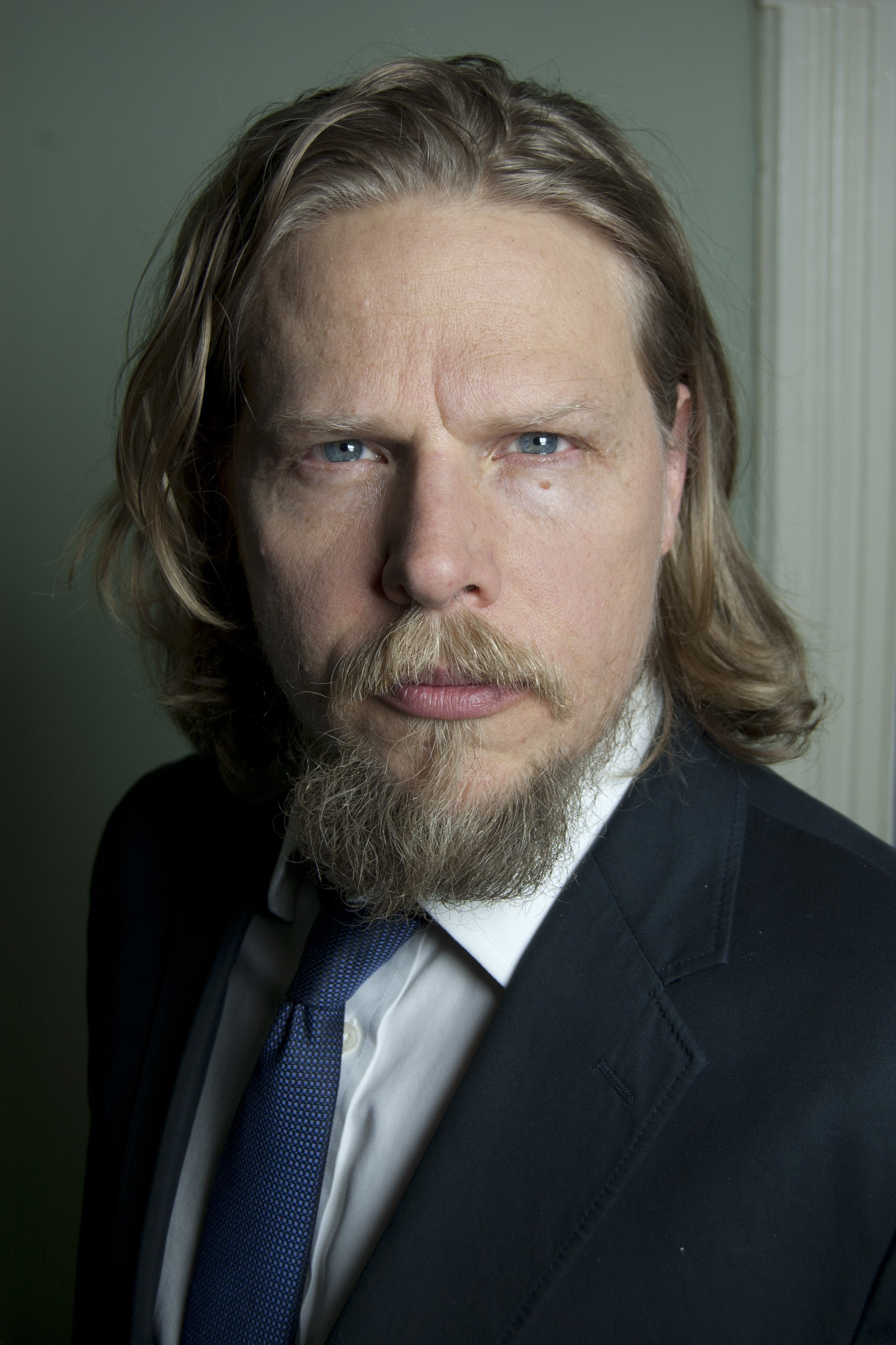 Ian Matthews as Detective Halsten Vinter in Stockholm