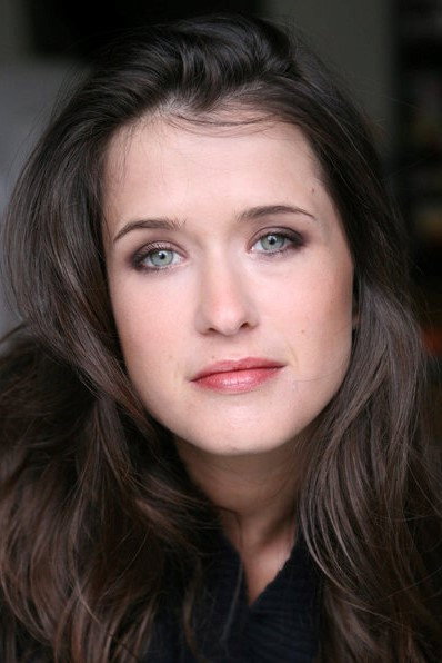 Marie Mouté as Judith in La Vie est à nous