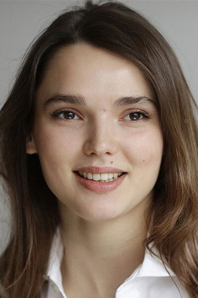 Valeria Nicov as Chloé in Paris Pigalle