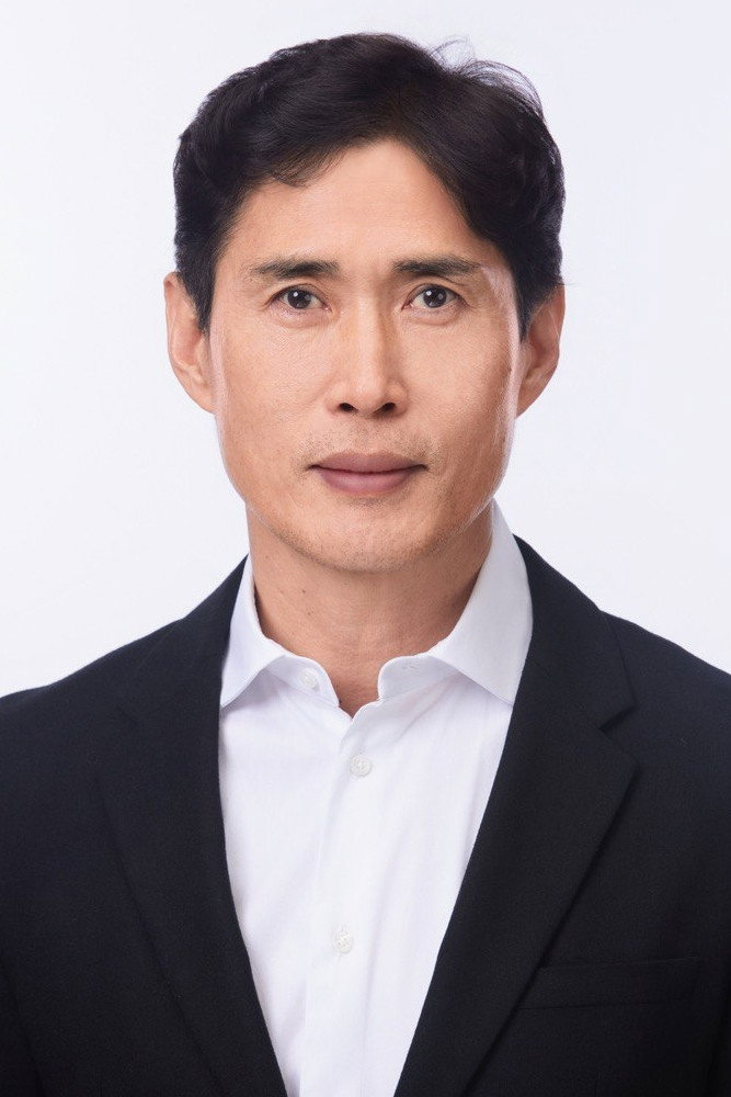 정두홍 as Jeong Woo's father in Tong: Memories