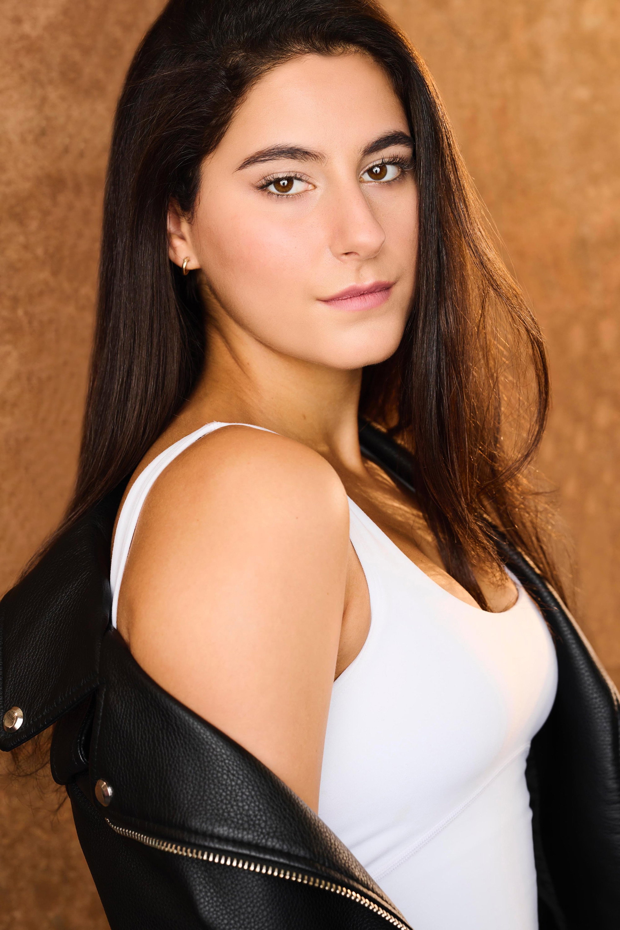 Alexa Speyer as Bell's Assistant in Deville