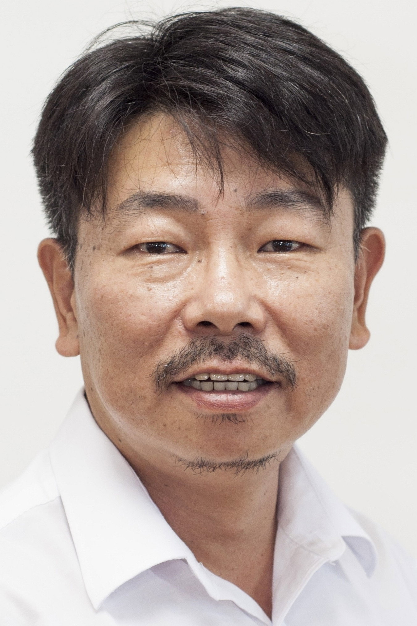 양흥주 as Heung-joo in Winter's Night