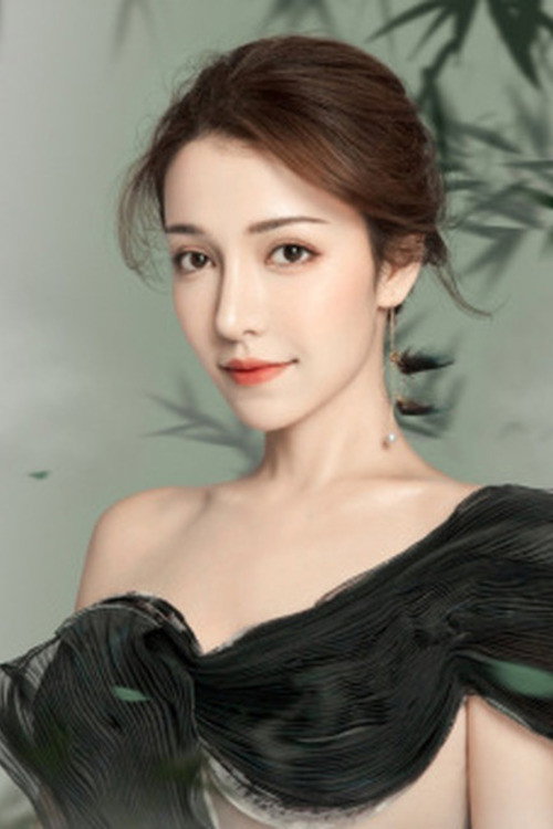 Zaimire Aheiti as Lily in Giant Python