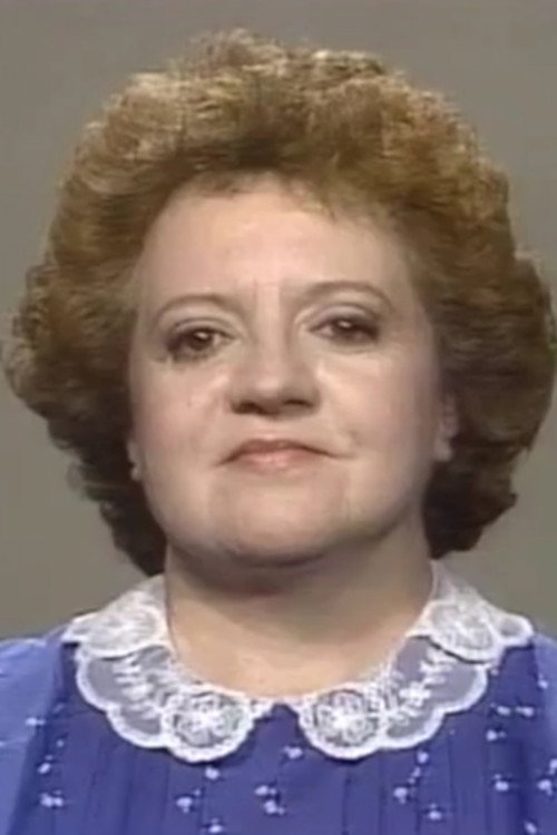 Denise Proulx as Gertrude in Poivre et sel