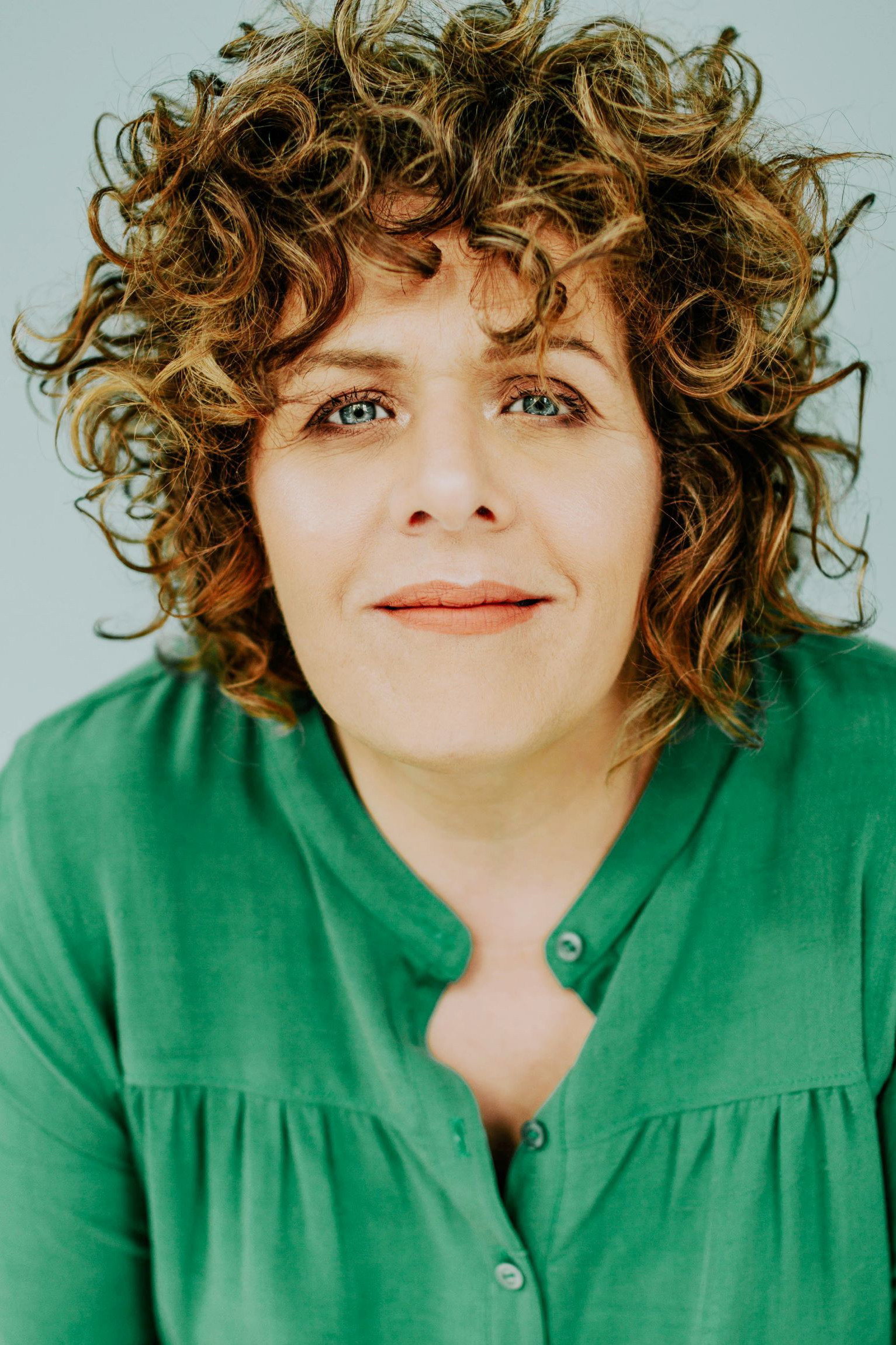Valérie Blais as Self - Host in Escortes