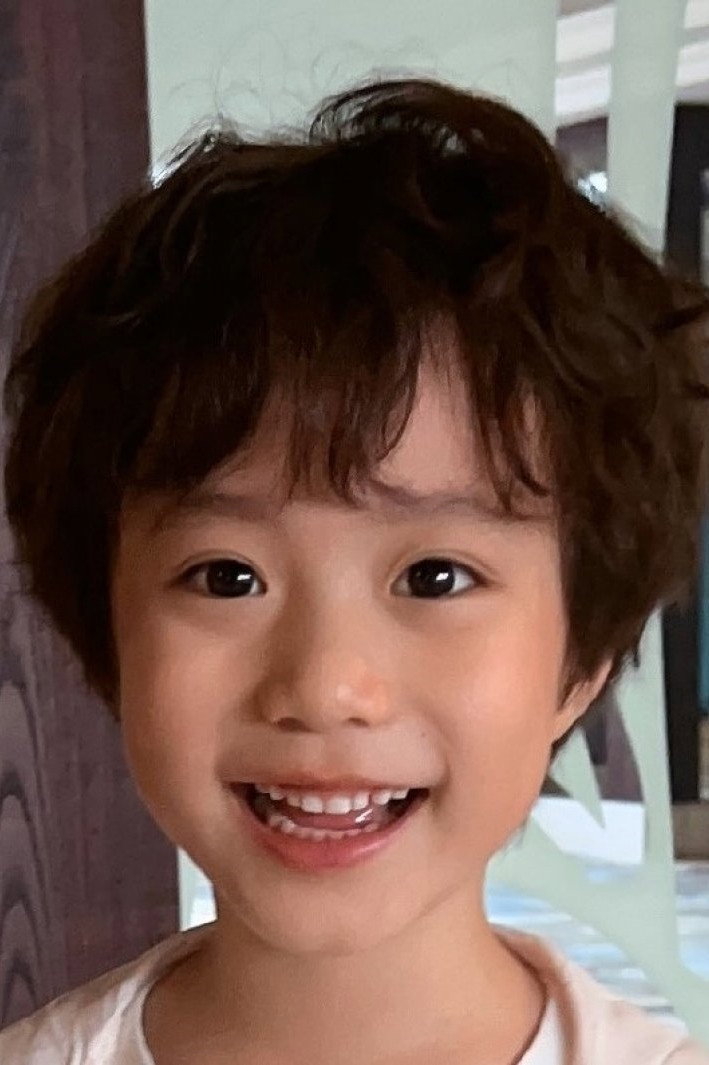 崔奕欣 as Min Quanquan in The Love You Give Me