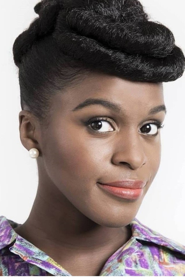 Fadily Camara as Karen in Carrément craignos
