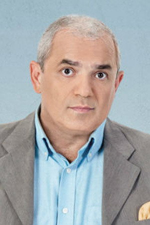 Ταξιάρχης Χάνος as Giorgos in False Alarm