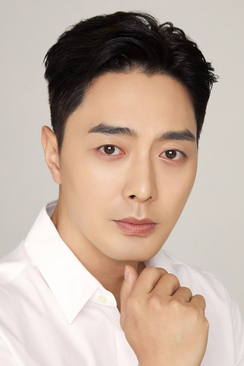 Jang Seo-won as Yang Choon-Ho in Hospital Ship
