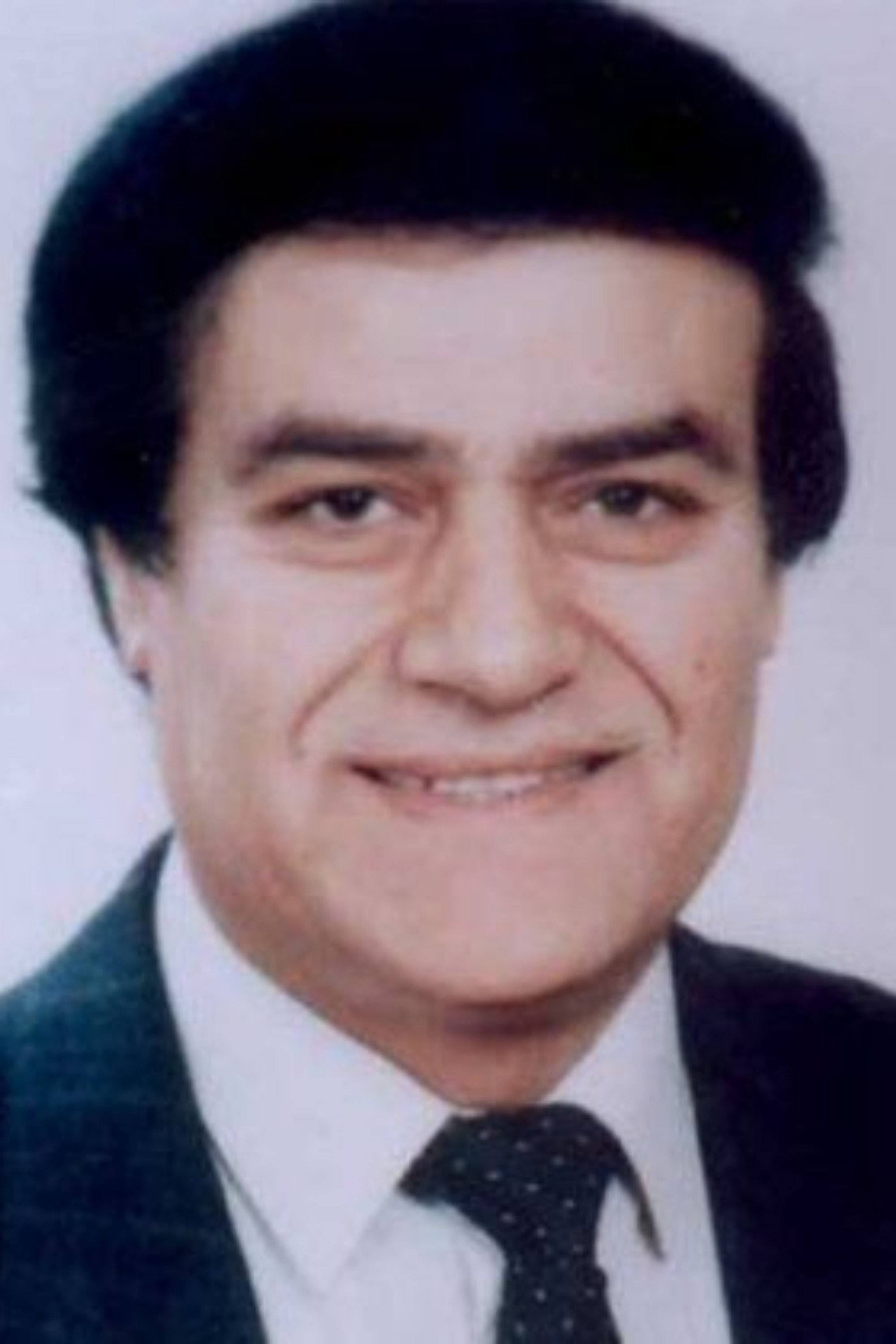 Mahmoud Jabre as Ibrahim - the painter in The bridge of the wicked