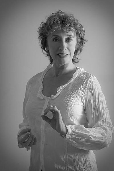 Marie Stillin as Elaine in One Last Dance