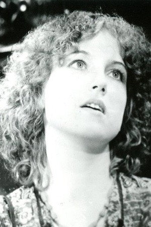 Inesa Paliulytė as Viktė Stasiukaitytė in Raudonmedžio Rojus