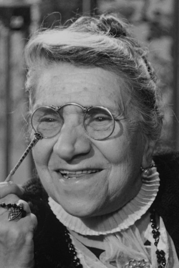 Amalia Pellegrini as la contadina curiosa in Amicizia
