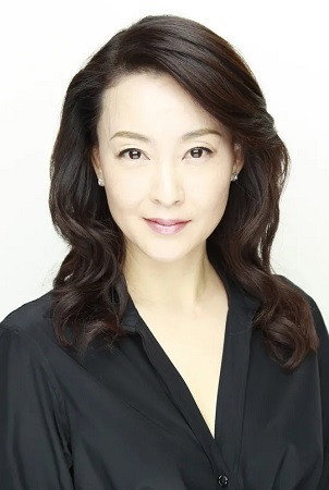 床嶋佳子 as Kuwanoki Aiko in Kitchen Knife and Green Chili Pepper
