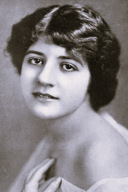 Marguerite Snow as Lucile in Lucile