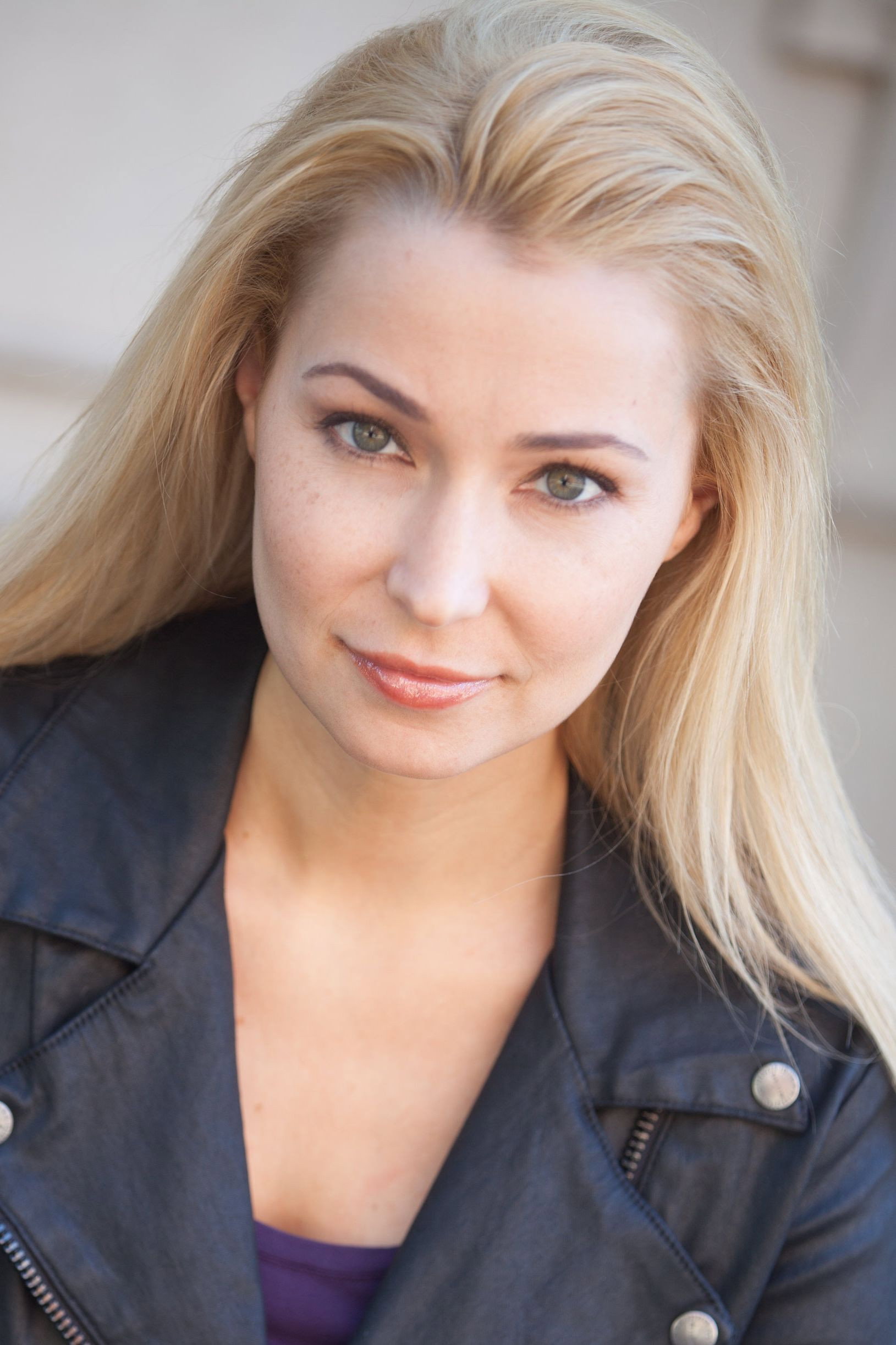 Kelly Delson as Tabby in Escape Room