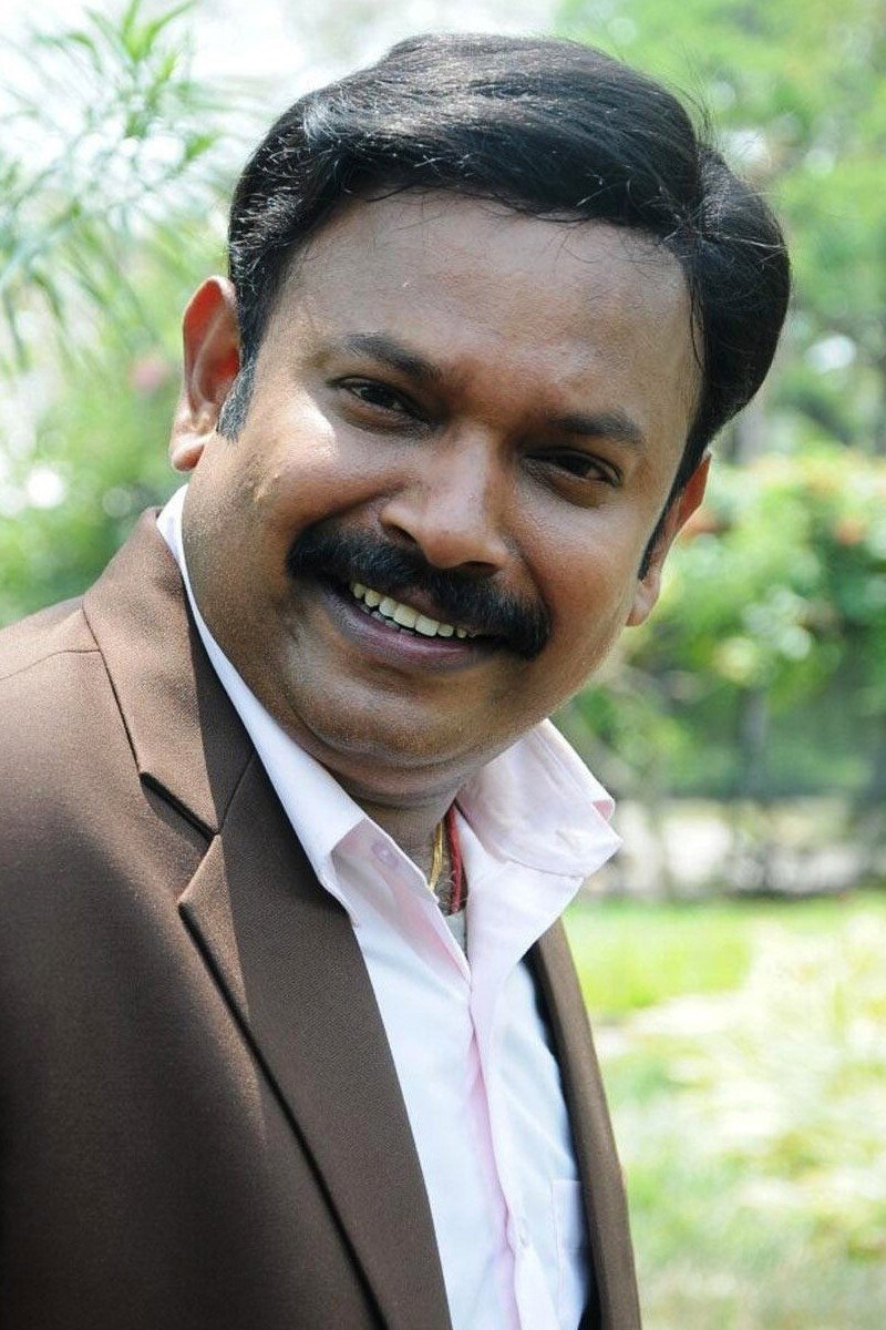 Venkat Prabhu as Anand’s co passanger in flight in Nanban Oruvan Vantha Piragu