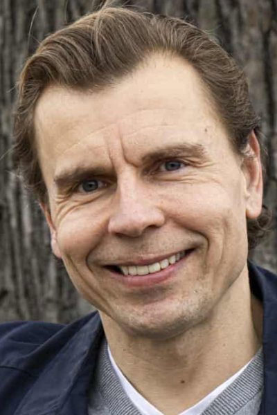 Søren Vejby as Michael in Med lukkede øjne