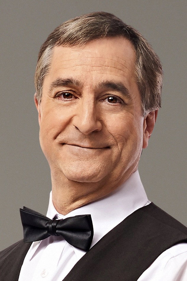 Martin Drainville as Louis Jobin in Louis the 19th, King of the Airwaves