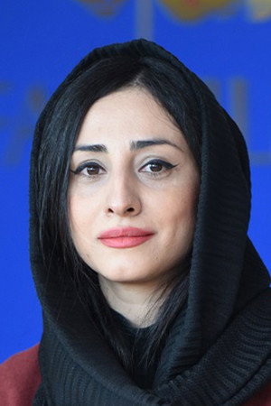 Safoora Khoshtinat as Mahsa Mavedat (The Wife) in Agreement