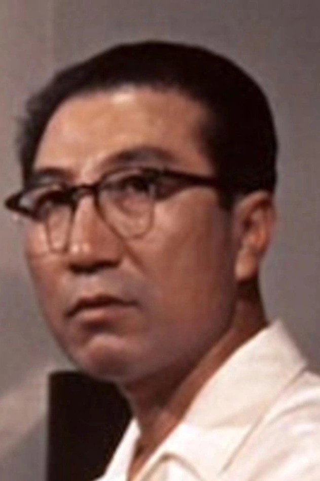 草間璋夫 as Judge in Elegy