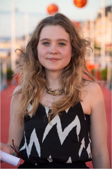 Liv Henneguier as Elsa in Cross