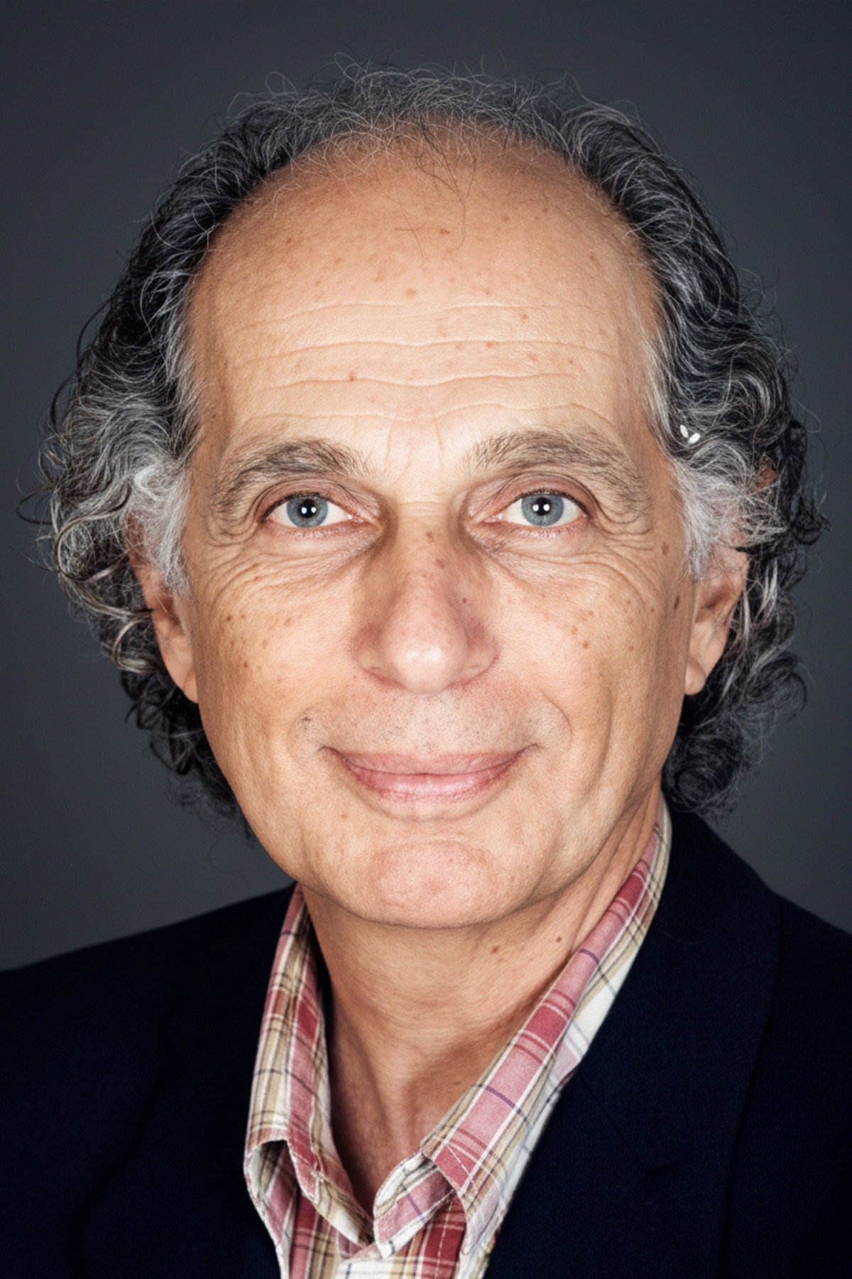 Mehmet Çerezcioğlu as Asım in Bizim Aile
