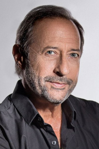 Guillermo Francella as José 'Pepe' Argento in Casados con Hijos