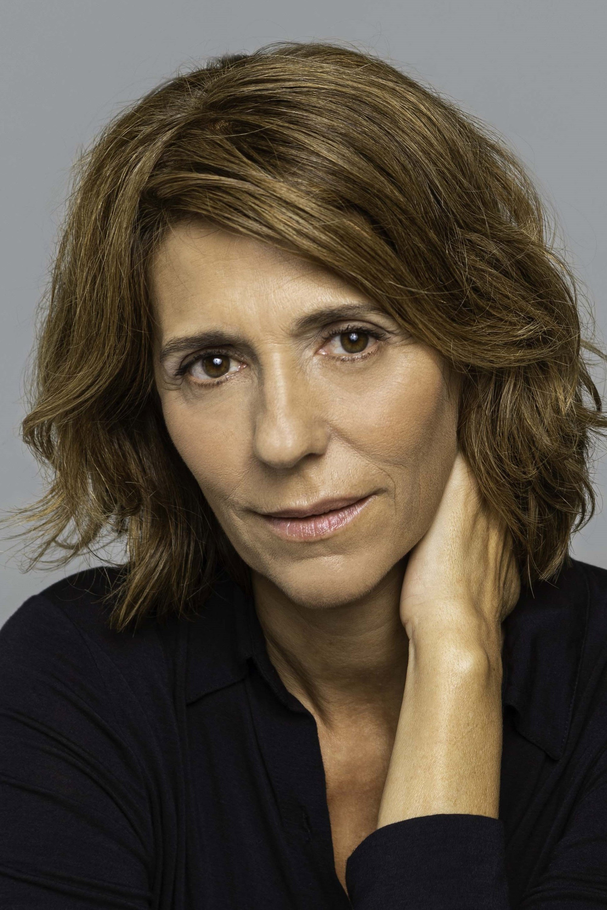 Gabriela Flores as Mecha in Perros de la noche