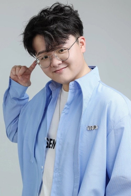 У Хао as Old Ji in Time to Fall in Love