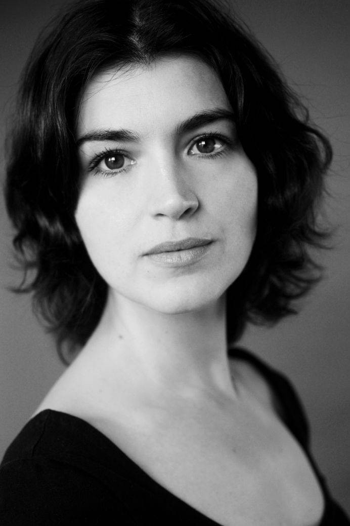 Claire Garvey as Kelly in Anarchy Parlor