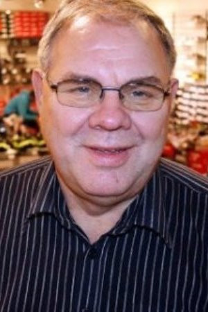 Asle Myrvoll as Lars in Oluf