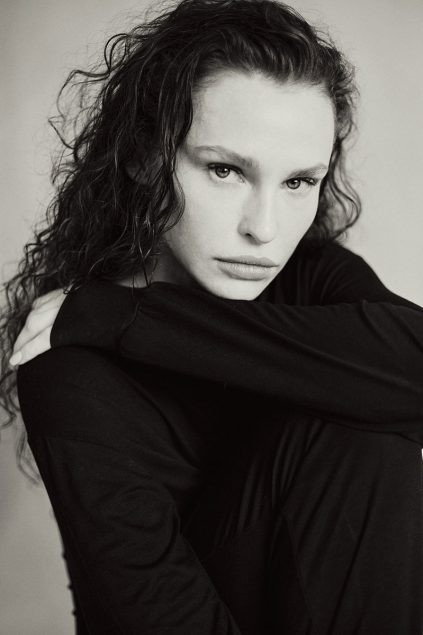 Maidê Mahl as Giovana in The Forgotten Valley