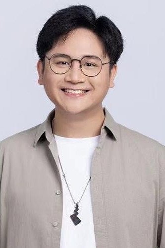 卢隆浩 as Doctor in Miss Gu's 100th Confession