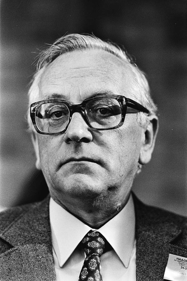 Günter Gaus as Self - Host in Zur Person