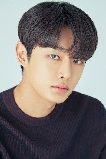 강희 as Jo Tae-sung in Cherry Blossoms After Winter