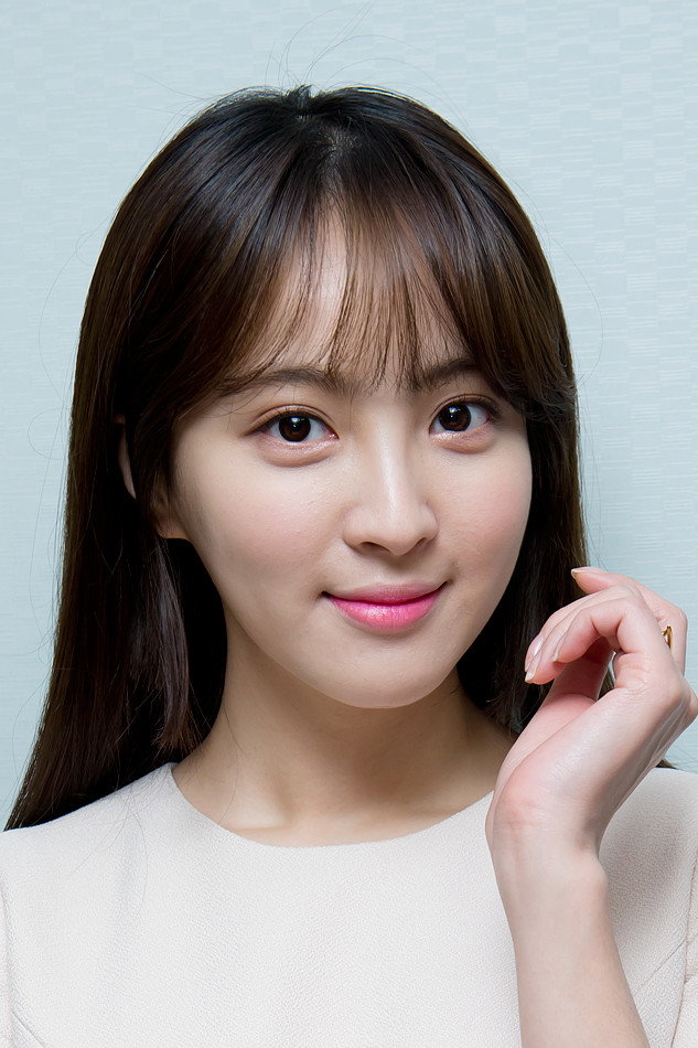 정혜성 as Hong Ga-eun in Chief Kim